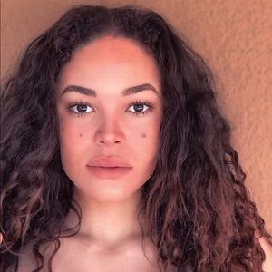 Meet your Posher, Kendra